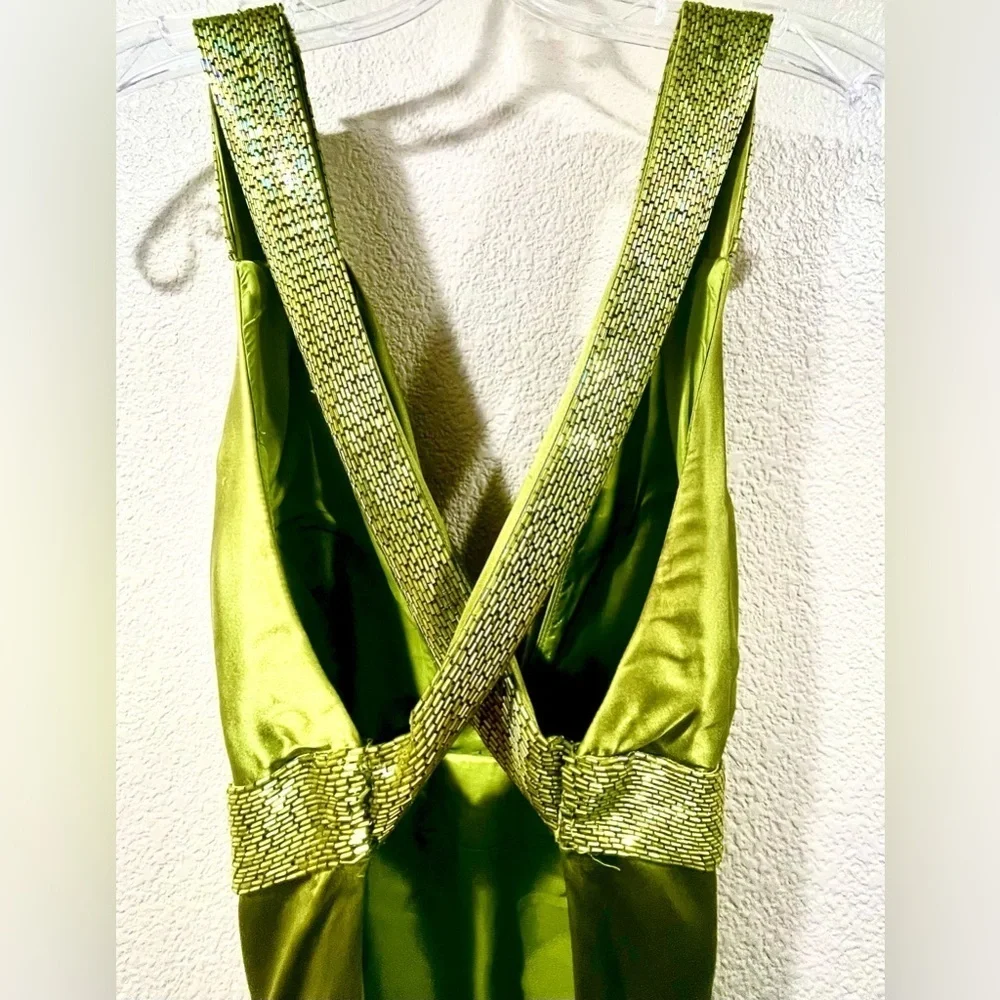 Jovani 100% SILK Green Beaded Backless Evening Gown Size 4 Formal Prom Dress - Picture 11 of 17